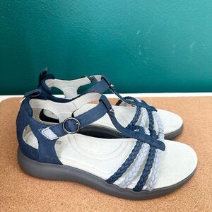 NIB Jambu Prague Sandals in Navy and Light Gray / 8.5